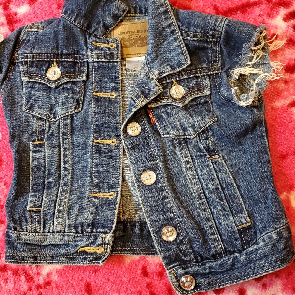 Sold !  Girls Levi's Denim Vest